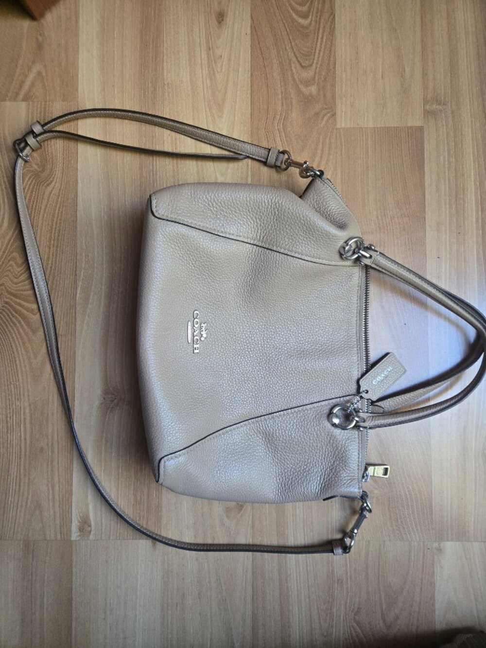 Coach Trail Bag in Beige Leather – Excellent Condition with Crossbody Strap